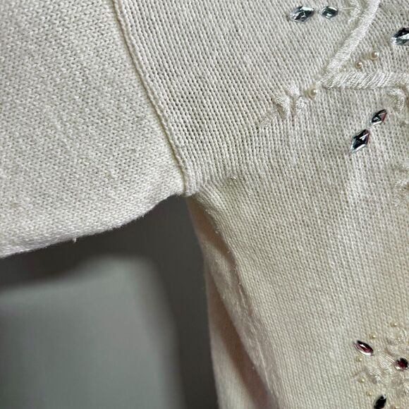 Women's White/Ivory Beaded Snowflake Sweater Holiday Embellished Crew Pullover - Picture 8 of 12